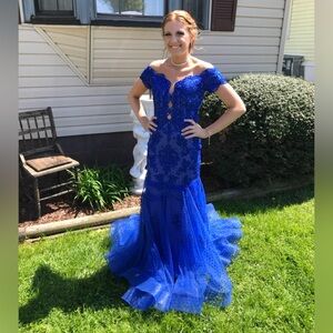 Prom dress size 4, worn once.